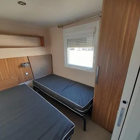 6-8 Personnes De 40m2 *